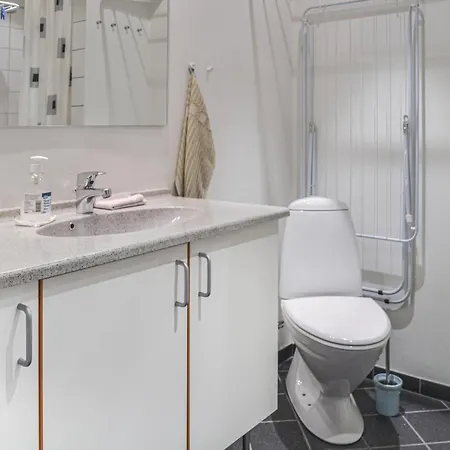 בית נופש 2 Bedroom Nice In